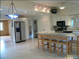 Excellent 6 Bedroom Home with In-Law Apartment  in Fair Lawn, NJ (Photo 3 of 5)