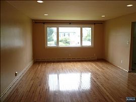 Excellent 6 Bedroom Home with In-Law Apartment  in Fair Lawn, NJ (Photo 4 of 5)