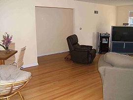 Spacious 3 BR, 1.5 BA Apartment in NW Evanston in Evanston, IL (Photo 3 of 4)