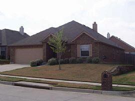 Beautiful 3 Bedroom Home - Move in Ready in Frisco, TX