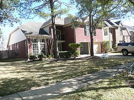 Gorgeous 4 Bedroom Home in Great School District - Pet Friendly in Missouri City, TX (Photo 3 of 11)