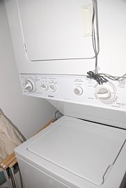 Vintage 2 Bedroom Condo near Awesome Rogers Park   in Chicago, IL (Photo 12 of 12)