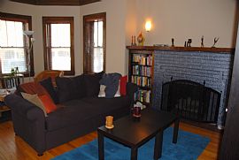 Vintage 2 Bedroom Condo near Awesome Rogers Park   in Chicago, IL (Photo 4 of 12)