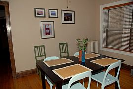 Vintage 2 Bedroom Condo near Awesome Rogers Park   in Chicago, IL (Photo 6 of 12)