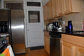 Vintage 2 Bedroom Condo near Awesome Rogers Park   in Chicago, IL (Photo 8 of 12)