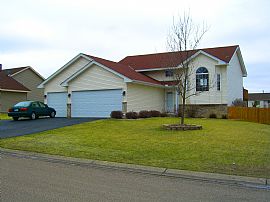 Cute 3 Bedroom Home Fenced Yard, Great Neighborhood in Saint Michael, MN