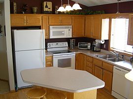 Cute 3 Bedroom Home Fenced Yard, Great Neighborhood in Saint Michael, MN (Photo 3 of 10)