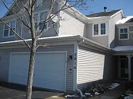 Cozy 2 Bedroom Townhouse with 2 Car Garage - Swimming and Tennis in Lindenhurst, IL