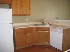 Cozy 2 Bedroom Townhouse with 2 Car Garage - Swimming and Tennis in Lindenhurst, IL (Photo 8 of 9)