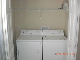 Attractive 2 Bedroom Townhouse with 1100 Sq. Ft. in Clarksville, TN (Photo 5 of 6)