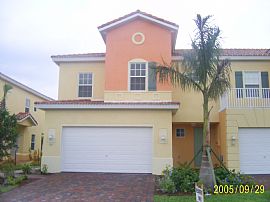 Secure 3 Bedroom Townhouse - Built in 2005 - Near Beaches in Fort Myers, FL