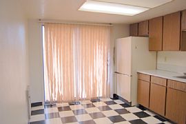 Terrific 2 Bedroom Apartment in Side By Side Duplex in Chubbuck, ID (Photo 3 of 7)