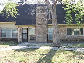 Wonderful 4 BR, 2.5 BA Home in Great Neighborhood! in Houston, TX (Photo 3 of 5)