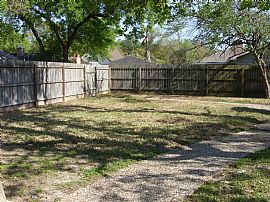 Wonderful 4 BR, 2.5 BA Home in Great Neighborhood! in Houston, TX (Photo 4 of 5)