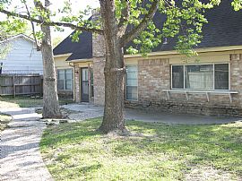 Wonderful 4 BR, 2.5 BA Home in Great Neighborhood! in Houston, TX (Photo 5 of 5)