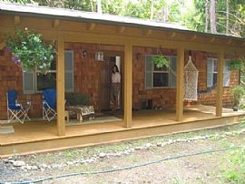 Ideal 3 Bedroom Cedar Home with Skylights and Vaulted Ceiling in Harstine, WA