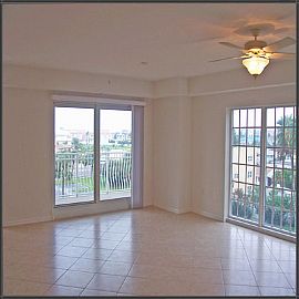 Beautiful 2 Bedroom Gulf Front Condo - Offers Expansive Views! in Redington Shores, FL (Photo 3 of 7)