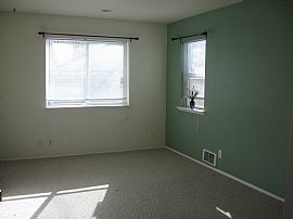 Great 1 Bedroom Mother-In-Law Apartment  in Seattle, WA (Photo 2 of 4)