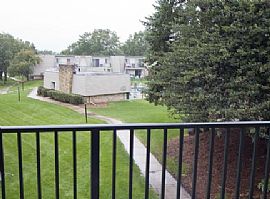 Very Well-Maintained 2 Bedroom Condo with Private Balcony in Madison, WI
