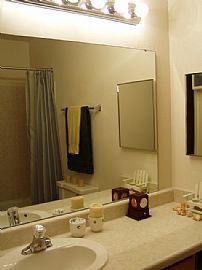 Very Well-Maintained 2 Bedroom Condo with Private Balcony in Madison, WI (Photo 3 of 9)