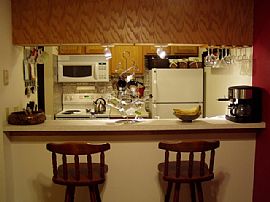 Very Well-Maintained 2 Bedroom Condo with Private Balcony in Madison, WI (Photo 9 of 9)