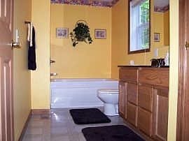  Vacation Home - Smoky Mountains - Special $89 in Sylva, NC (Photo 6 of 12)