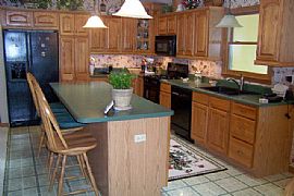 Beautiful 3 Bedroom Home with Gas Log Fireplace in Franklin, NC (Photo 4 of 7)