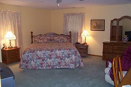 Beautiful 3 Bedroom Home with Gas Log Fireplace in Franklin, NC (Photo 5 of 7)