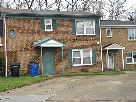 Great Townhouse for Rent in Virginia Beach, VA (Photo 7 of 8)