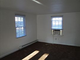 Freshly Painted 2 Bedroom Apartment - 3 Blocks From Oceanfront in Virginia Beach, VA (Photo 3 of 4)