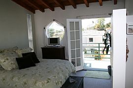 Uniquet 3 Bedroom Hermo Home Amazing Views and Top Schools! in Hermosa Beach, CA (Photo 2 of 12)