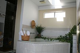 Uniquet 3 Bedroom Hermo Home Amazing Views and Top Schools! in Hermosa Beach, CA (Photo 3 of 12)