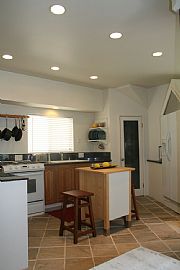 Uniquet 3 Bedroom Hermo Home Amazing Views and Top Schools! in Hermosa Beach, CA (Photo 4 of 12)