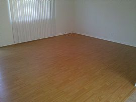 Big 1 BR, 1 BA Apartment with Section 8 Welcome in Glendale, CA (Photo 3 of 4)
