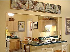 Furnished 2 Bedroom Condo on India Street in San Diego, CA (Photo 5 of 9)