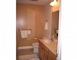 Luxurious 3 Bedroom Townhouse with First Floor Master Bedroom in Clinton, MA (Photo 12 of 12)