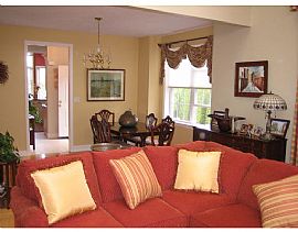 Luxurious 3 Bedroom Townhouse with First Floor Master Bedroom in Clinton, MA (Photo 6 of 12)