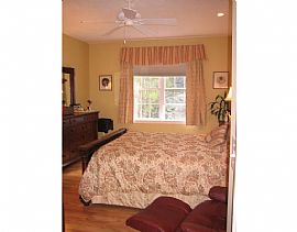 Luxurious 3 Bedroom Townhouse with First Floor Master Bedroom in Clinton, MA (Photo 8 of 12)