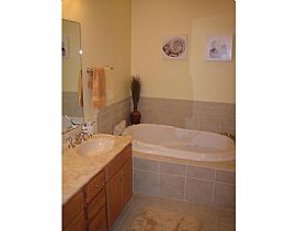 Luxurious 3 Bedroom Townhouse with First Floor Master Bedroom in Clinton, MA (Photo 9 of 12)