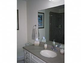 Stunning 2 Bedroom, End Unit Townhome with Beautiful Furnishings in Clinton, MA (Photo 11 of 12)