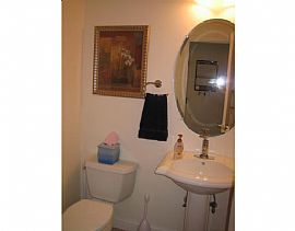 Stunning 2 Bedroom, End Unit Townhome with Beautiful Furnishings in Clinton, MA (Photo 12 of 12)