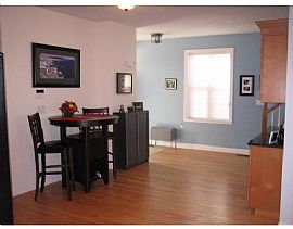 Stunning 2 Bedroom, End Unit Townhome with Beautiful Furnishings in Clinton, MA (Photo 2 of 12)