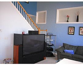 Stunning 2 Bedroom, End Unit Townhome with Beautiful Furnishings in Clinton, MA (Photo 6 of 12)