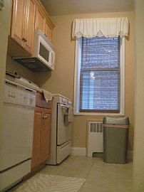 Quaint 1 Bedroom Condo Near Norwalk Hospital and I-95 in Norwalk, CT (Photo 3 of 8)