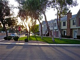 Beautiful 2 Bedroom Townhouse in Very Desirable Neighborhood  in Chandler, AZ (Photo 2 of 5)