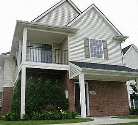 Spacious 2 Bedroom Condo with Open Floor Plan in Howell, MI