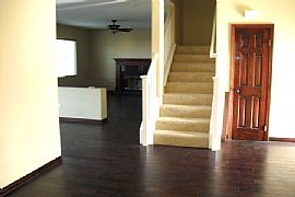 Very Clean 4 Bedroom Home with 2 Car Garage in Gated Community in Oceanside, CA (Photo 7 of 7)
