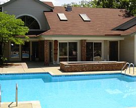 Spacious 2 Bedroom Apartment in Prime Location to Dayton Mall in Centerville, OH (Photo 4 of 7)