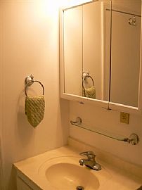 Renovated Top Floor, Spacious Corner Unit Apartment  in Boxborough, MA (Photo 3 of 6)