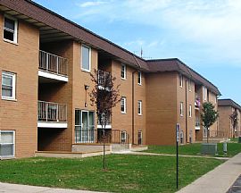 Extra Large 2 Bedroom Apartment with Balcony  in Benton Harbor, MI (Photo 10 of 12)